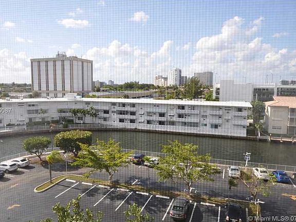 4th image of 100 Golden Isles Dr APT 611