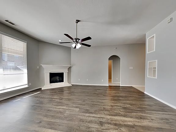 2nd image of 805 Nadine Ln