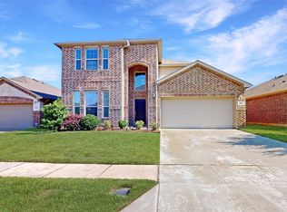 8121 Black Hills Trl, Aubrey, TX 76227