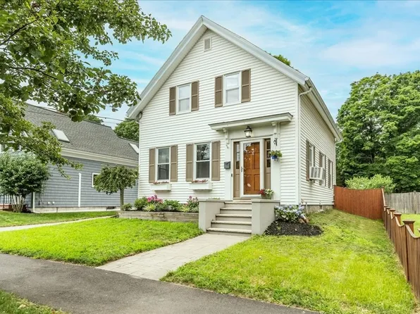 27 Chestnut St, Danvers, MA 01923