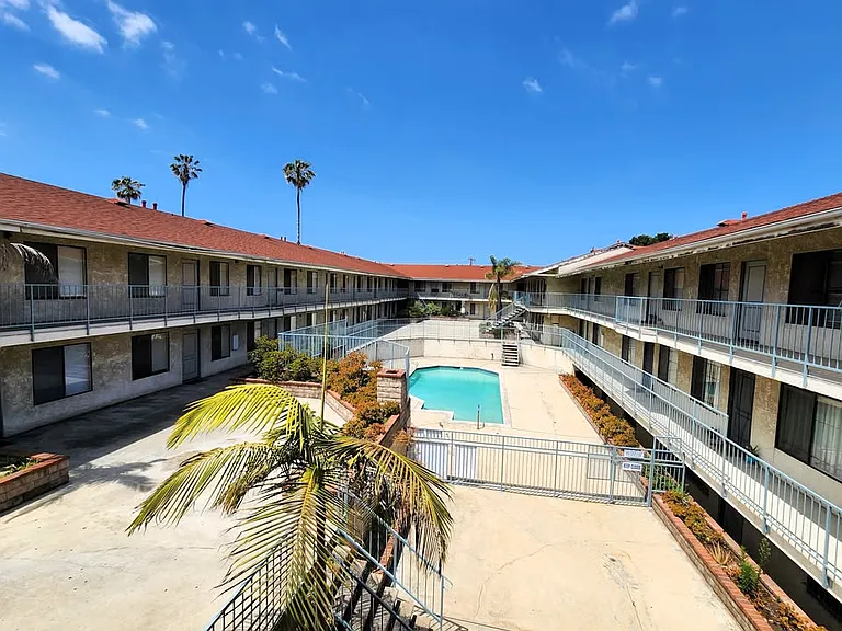 Villa Pacifica Apartments — Photo 1