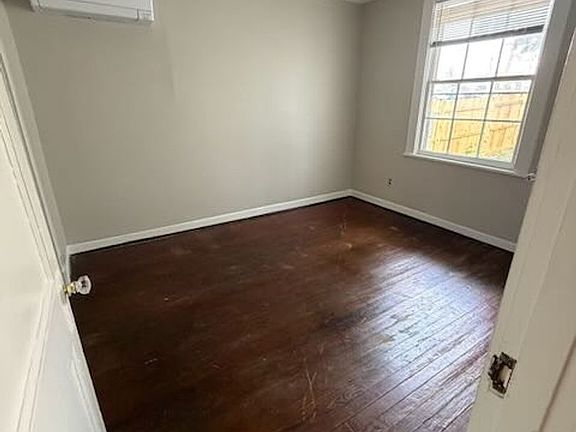 4th image of 3438 Parkwood Ave