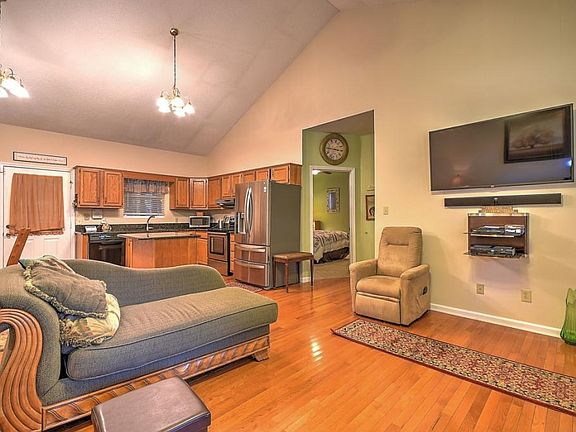 4th image of 4743 Woodcliff Dr
