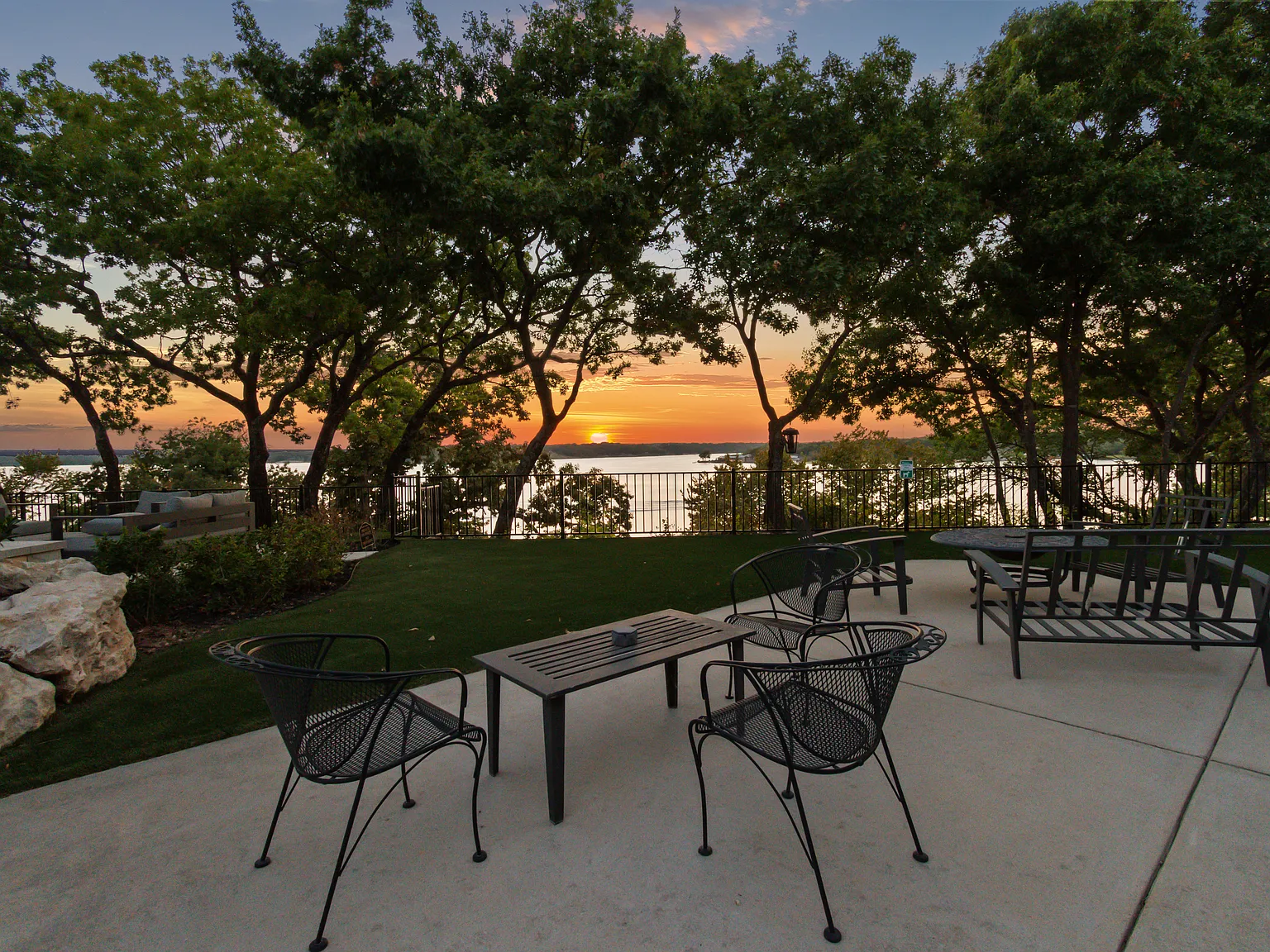 4 bed, 1275 sqft, $16,000 — Photo 1