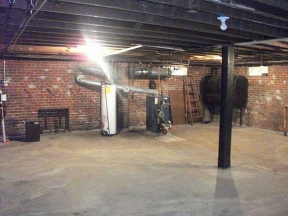 4th image of 1246 Dubois Ave