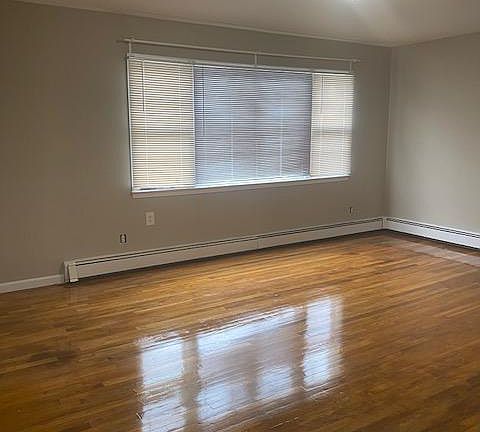 4th image of 171 Willard Ave Floor 2