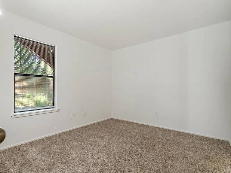 Hampton Woods — Photo 30
