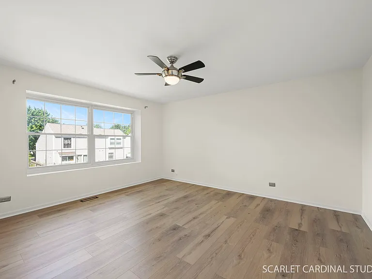 315 Newport Ln — Photo 11