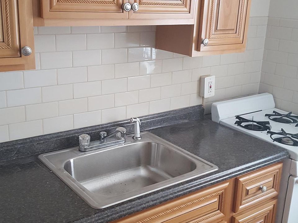 2nd image of 3236 Princeton Ave Floor 2