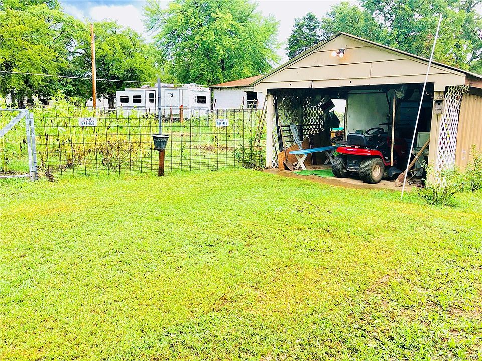 2nd image of 10316 Derringer Ave