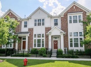 482 Plaza Pl, Aurora, IL 60504