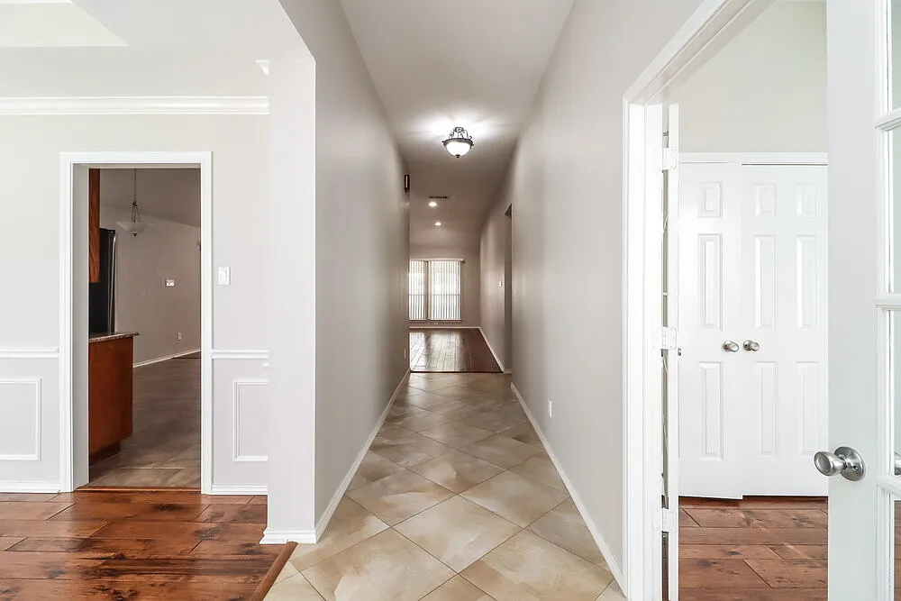 4 bed, 2.0 bath, 2254 sqft, $2,145 — Photo 3