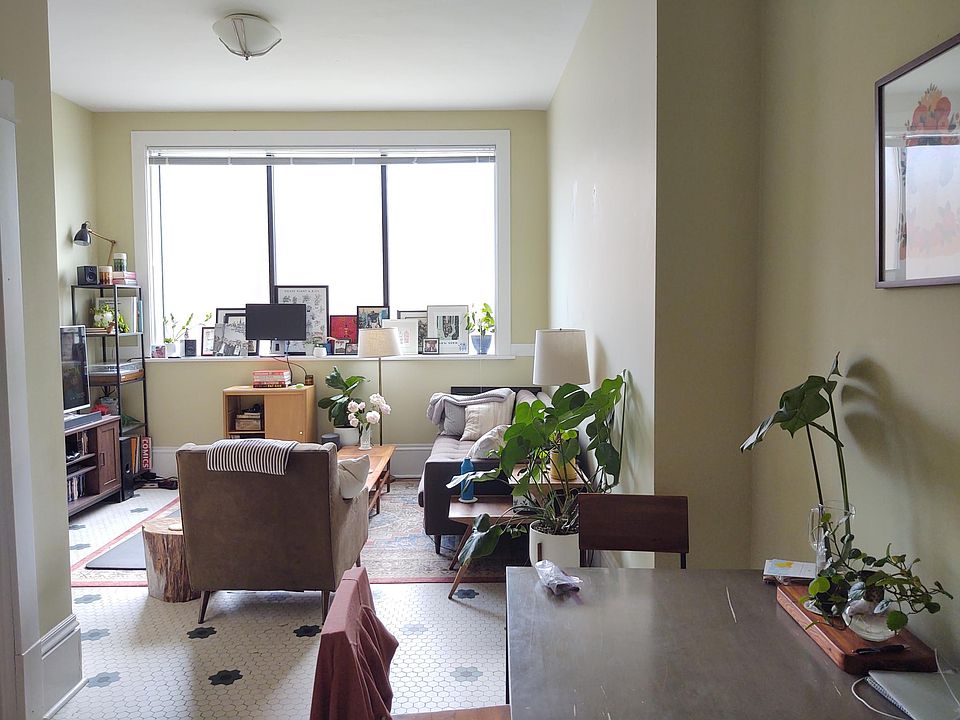 1st image of 2138 W Grand Ave #1