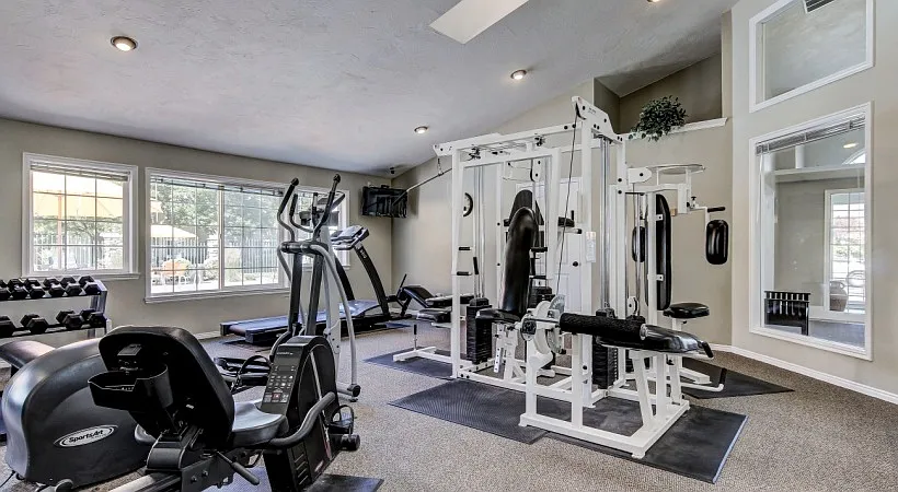 Parkwood Pointe Apartments — Photo 4