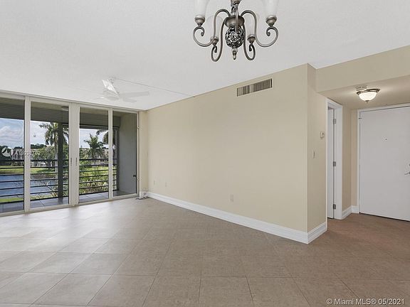 5th image of 9440 Tangerine Pl APT 401
