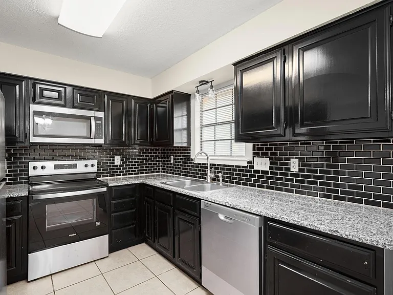 3801 Foust Trl #B — Photo 4