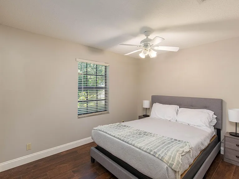 1123 Northumberland Ct — Photo 20