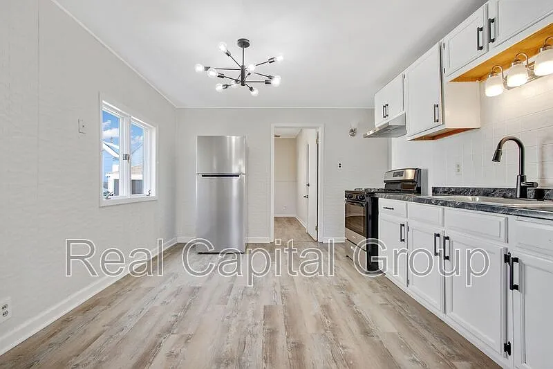 2 bed, 1.0 bath, $1,195 — Photo 4