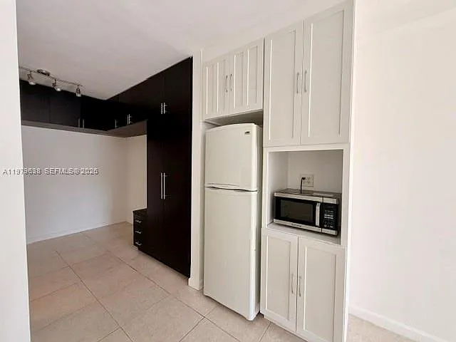 2445 Lake Pancoast Dr #7 — Photo 21