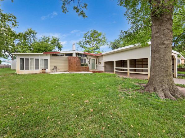 503 College St, Halstead, KS 67056