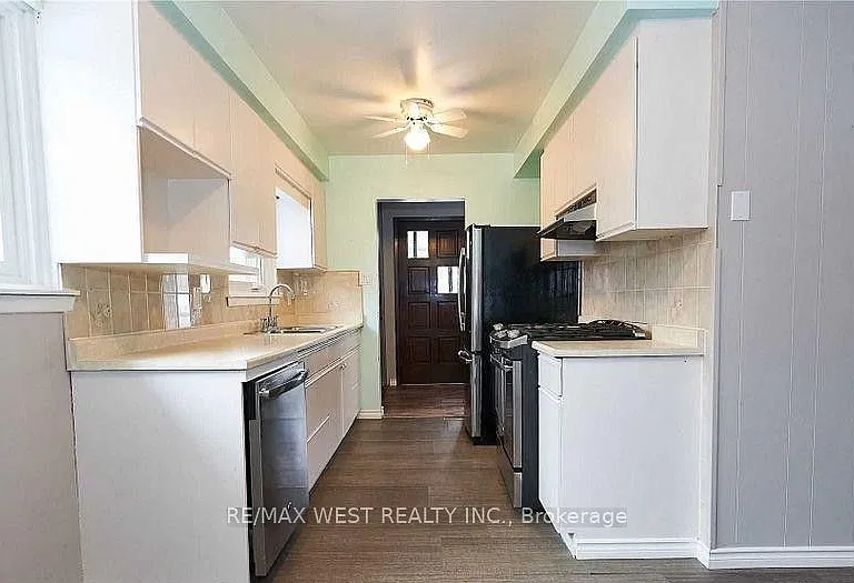 323 Centre St — Photo 10