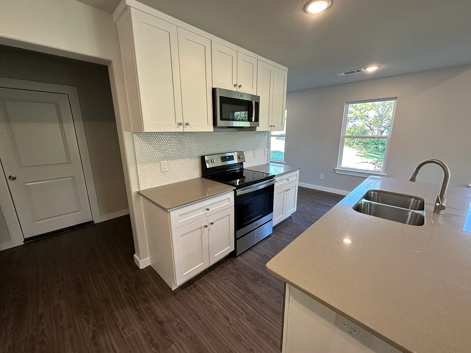 3 bed, 2.5 bath, 1553 sqft, $1,850 — Photo 4