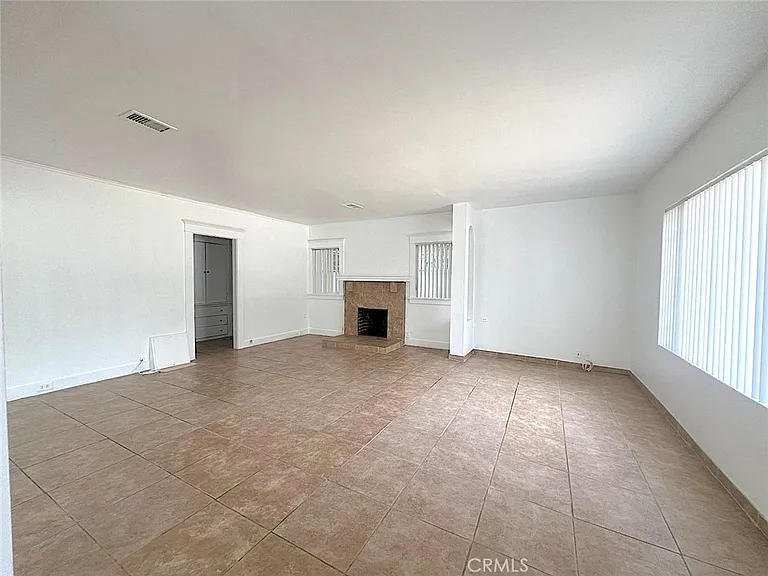 1554 E Woodbury Rd — Photo 3
