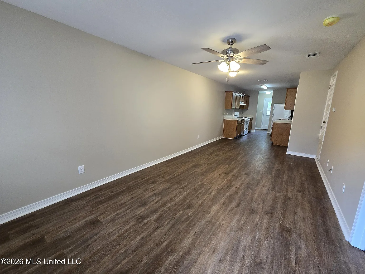 3 bed, 2.0 bath, 1150 sqft, $1,200 — Photo 2