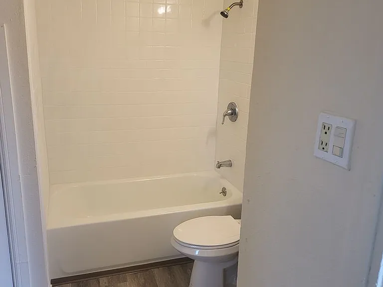 721 Santa Fe Ave SW — Photo 2
