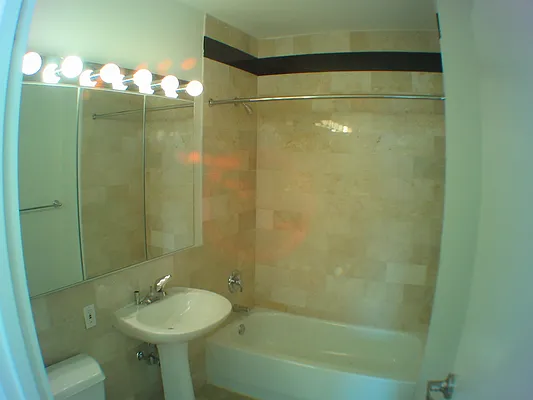 Rented by 4 Points Properties | media 63