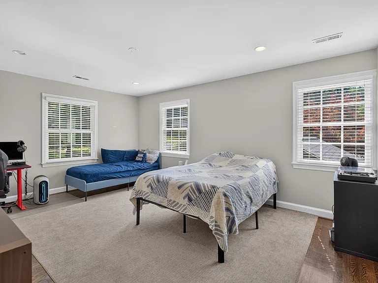 6720 Newbold Dr — Photo 19
