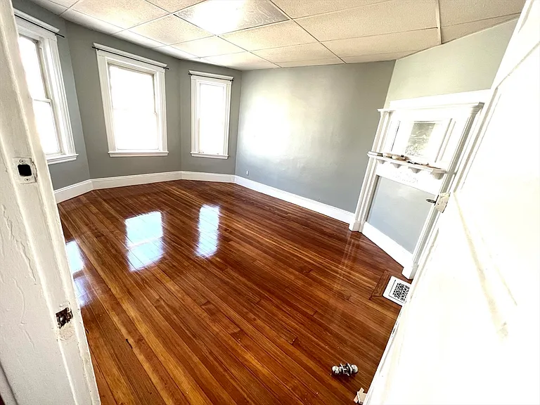 6 Taft St #1 — Photo 3