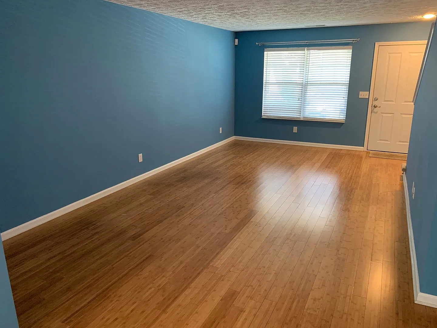 2 Bedroom Townhouse with Easy Access to I40 — Photo 2