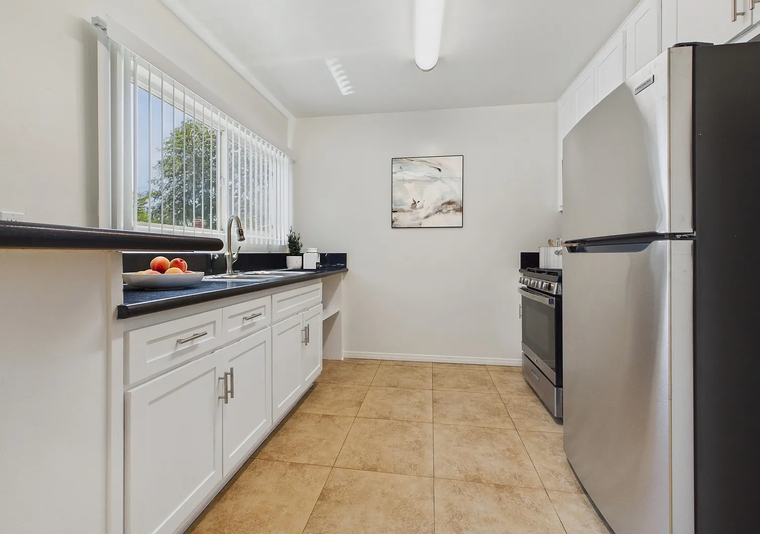 13060 Burbank Blvd. Apartments — Photo 2