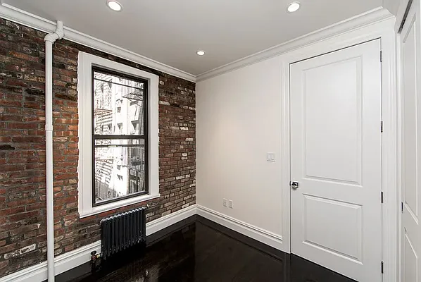 Rented by Avenues Real Estate | media 21