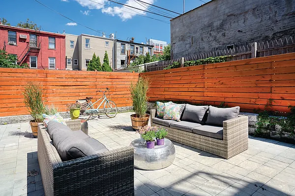 Sold by The InHouse Group | media 26