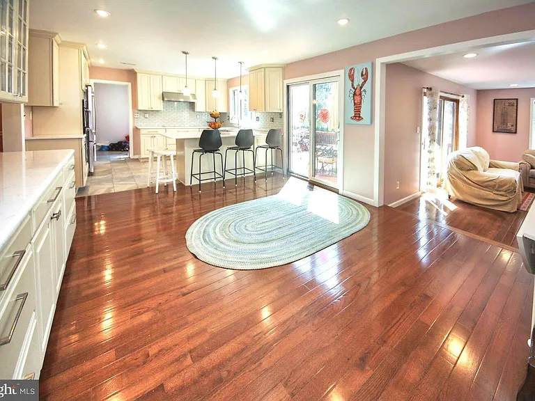 1120 Cymry Dr — Photo 10