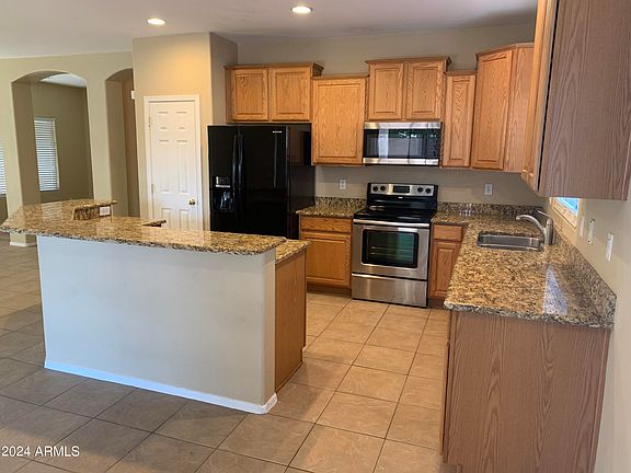 3rd image of 44102 W VENTURE Lane