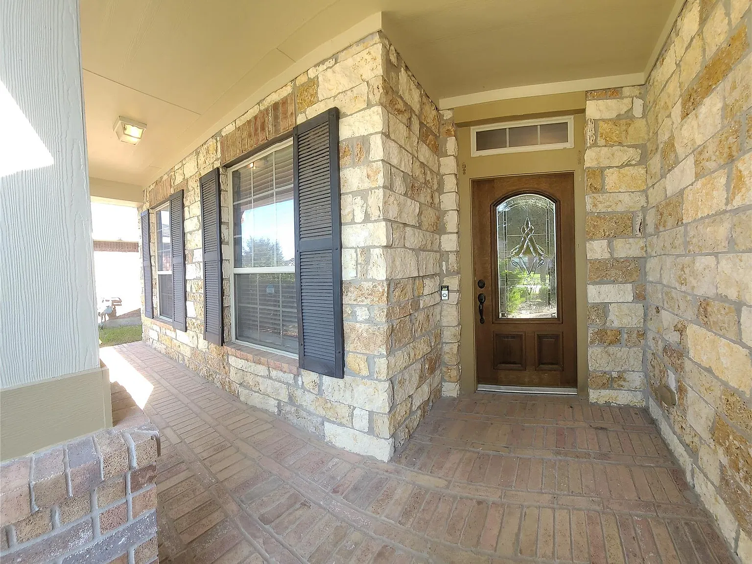 4 bed, 2.5 bath, 2474 sqft, $2,500 — Photo 2