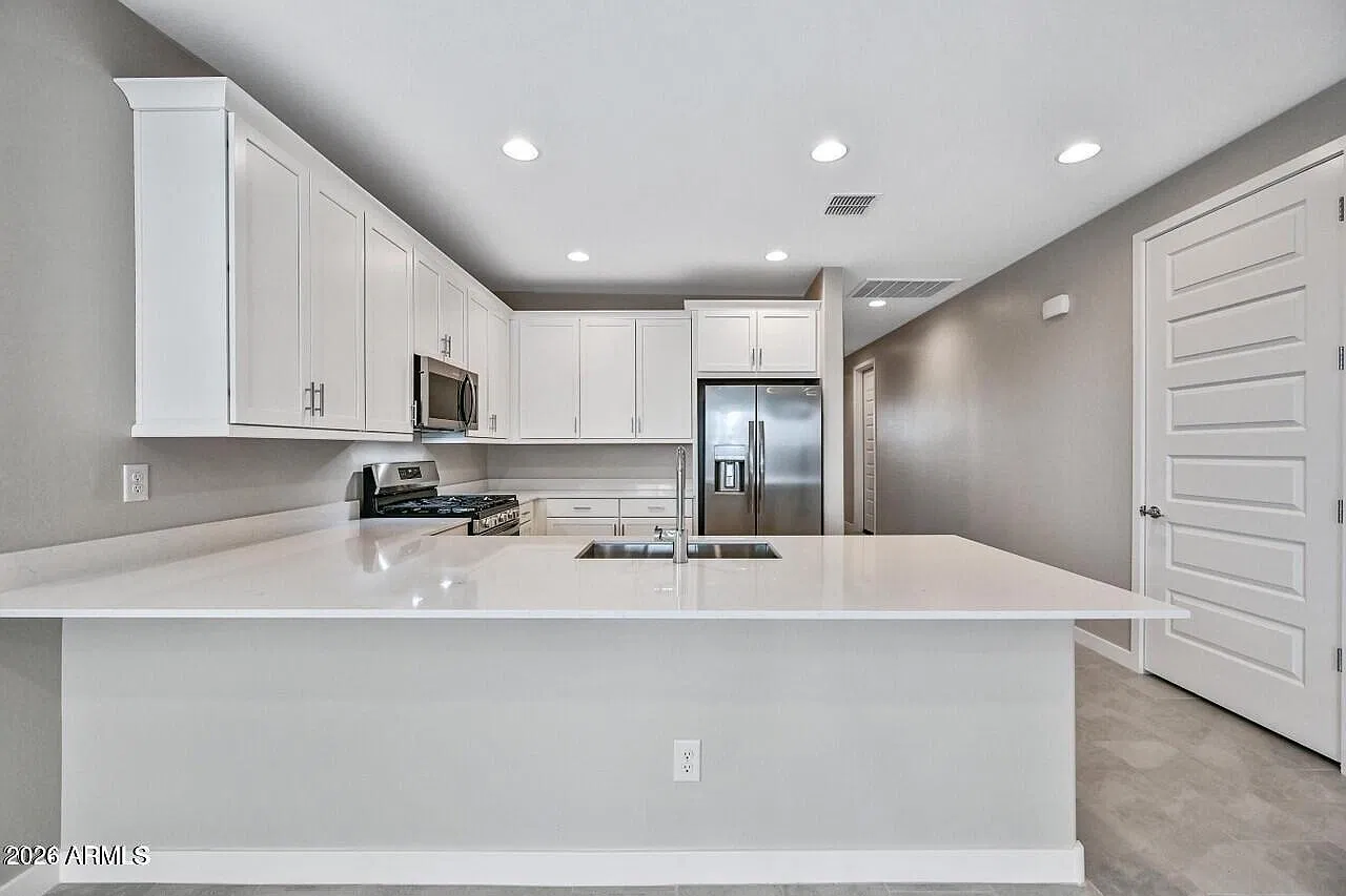 4 bed, 3.0 bath, 2105 sqft, $2,950 — Photo 4