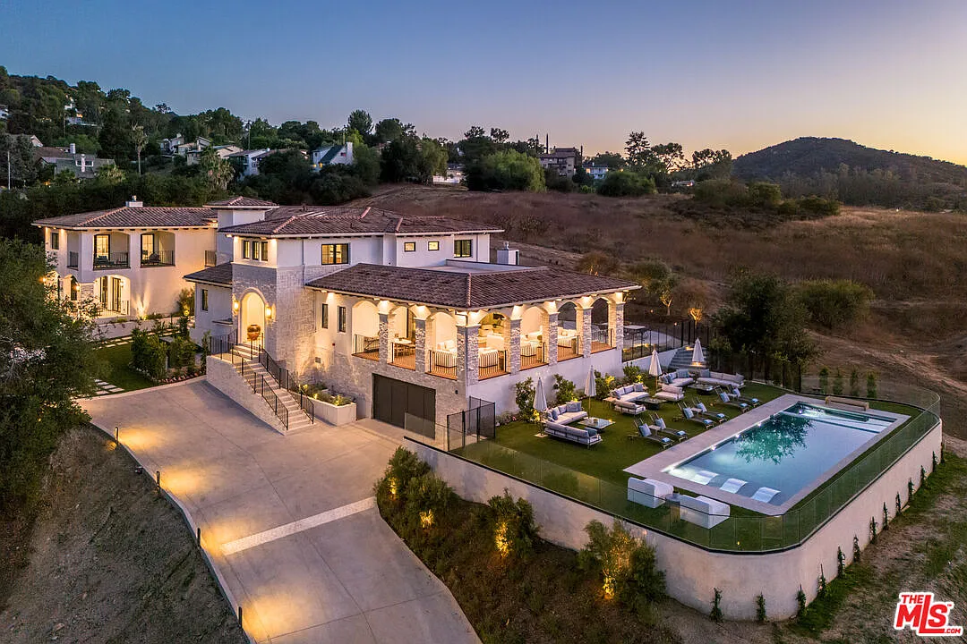 6 bed, 6.5 bath, 12140 sqft, $60,000 — Photo 1
