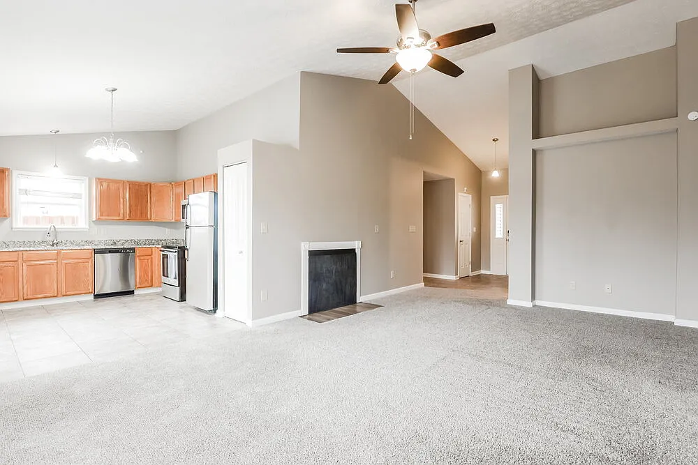 3 bed, 2.0 bath, 1370 sqft, $1,925 — Photo 4