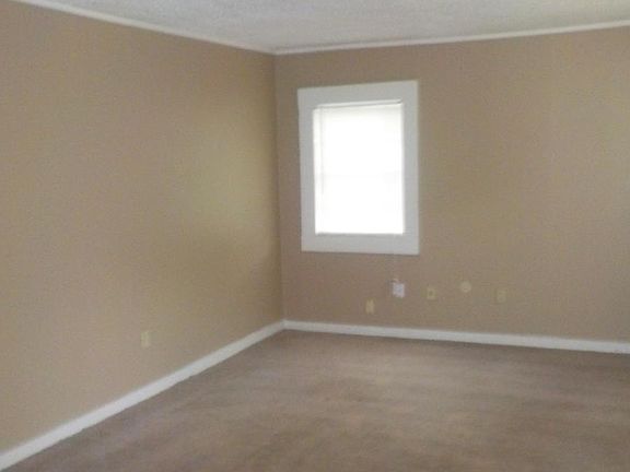 4th image of 1312 E Barron Cir