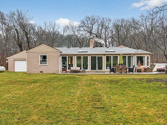 3rd image of 10618 Riverside Dr