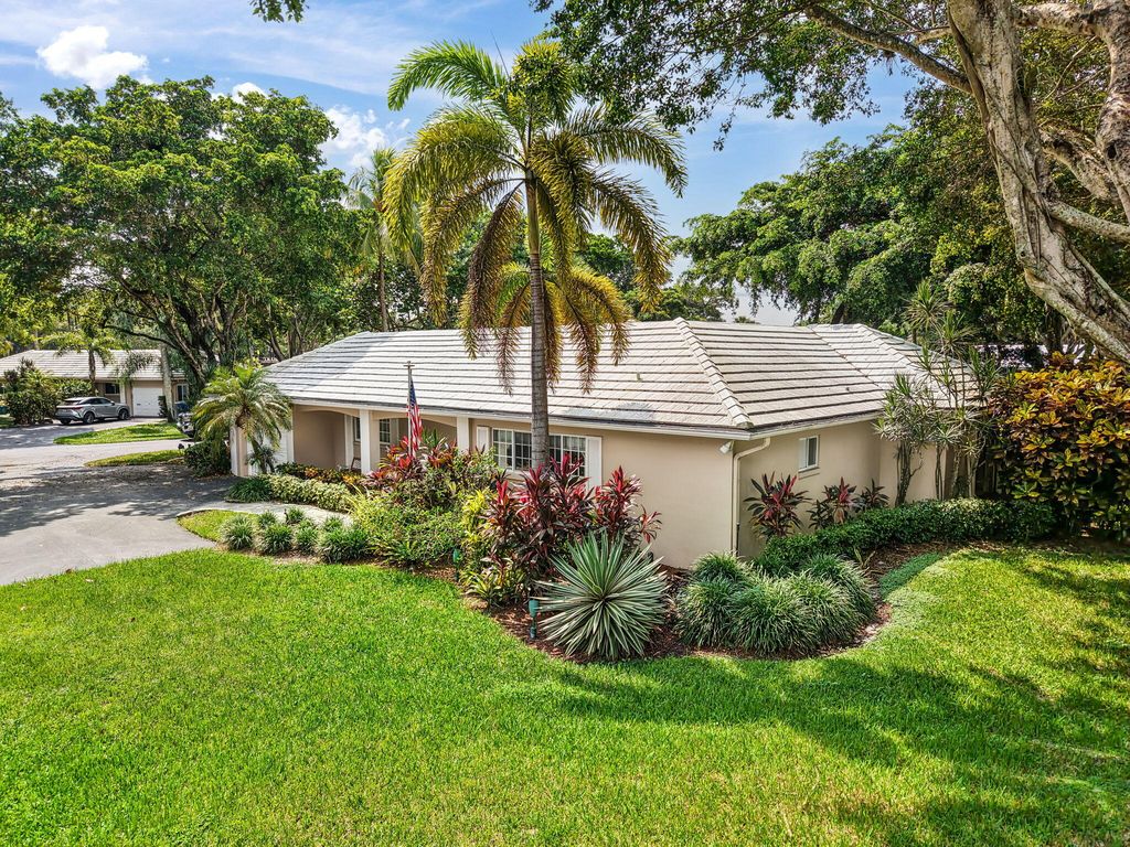 3745 OAKS CLUBHOUSE Drive #V-8, photo 3