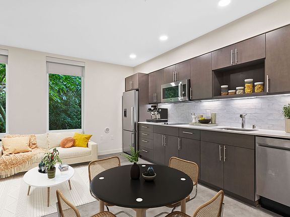 2nd image of 736 Bellevue Pl E #212