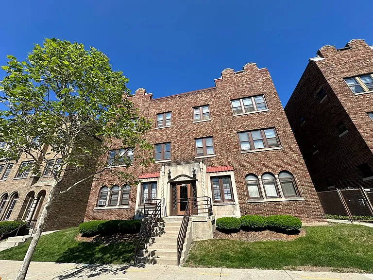 4468 N Oakland Ave — Photo 1