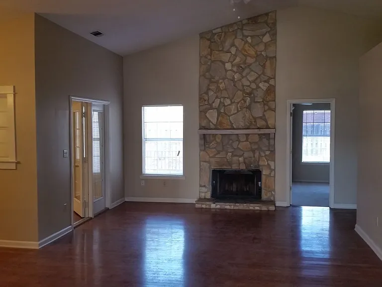 8 Saint Ives Ct — Photo 19