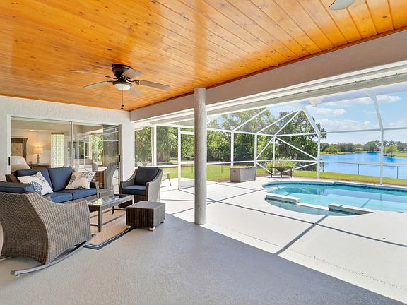 2nd image of 550 SE Ashley Oaks Way