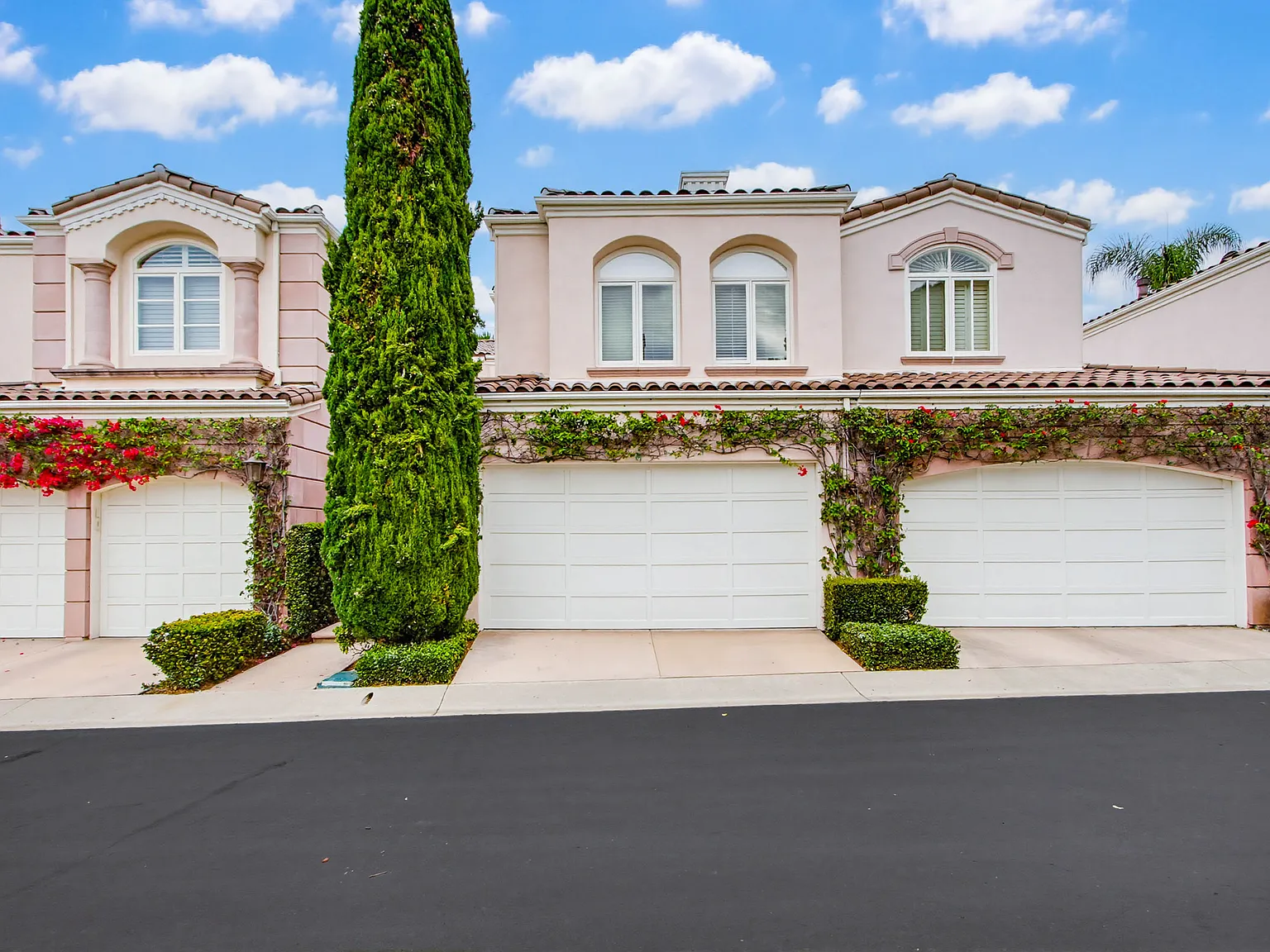 3 bed, 2.5 bath, 2706 sqft, $6,000 — Photo 1